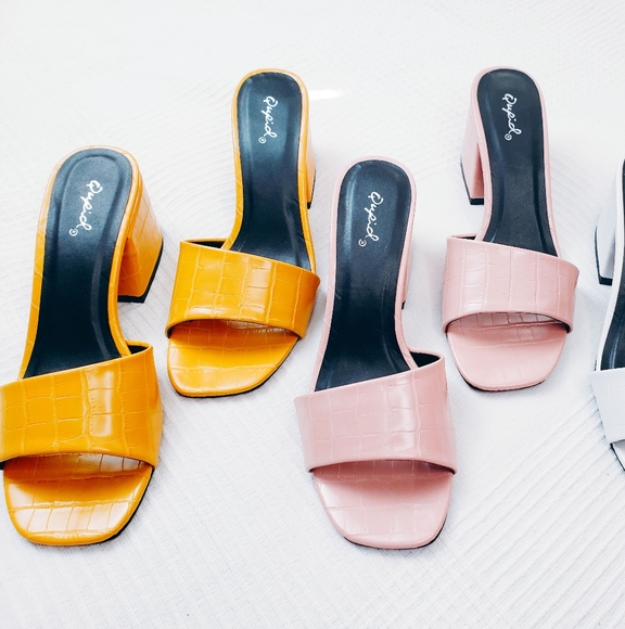 Price firm!Cutie Pie yellow croc print mule sandal - Picture 7 of 7